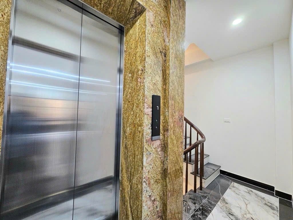 Bán nhà Cù Chính Lan - diện tích 37m2 8 tầng - ÔTÔ QUA NHÀ - giá 18,8 tỷ