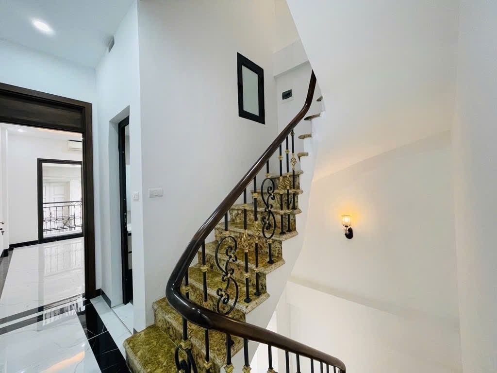 Bán nhà Tô Vĩnh Diện - diện tích 43,1m2 4 tầng - ÔTÔ VÀO NHÀ - giá 15,6 tỷ