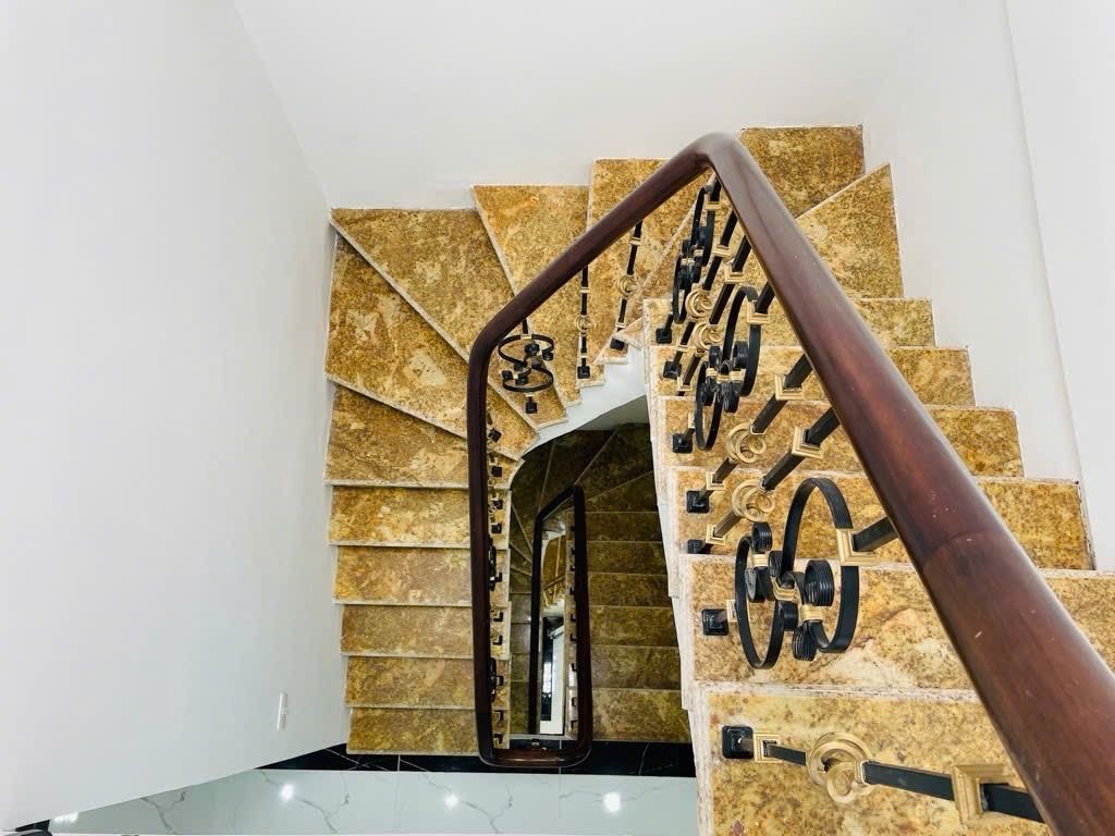 Bán nhà Tô Vĩnh Diện - diện tích 43,1m2 4 tầng - ÔTÔ VÀO NHÀ - giá 15,6 tỷ