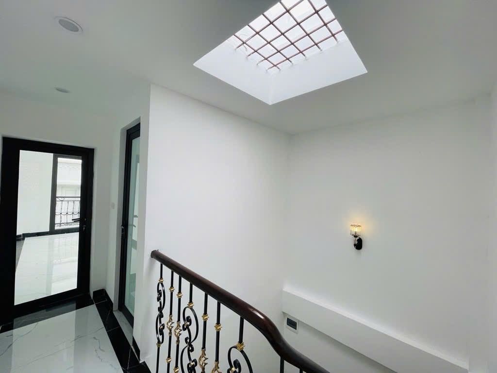 Bán nhà Tô Vĩnh Diện - diện tích 43,1m2 4 tầng - ÔTÔ VÀO NHÀ - giá 15,6 tỷ