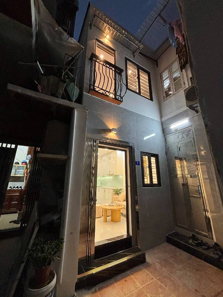 Bán nhà Nguyễn Công Trứ - diện tích 12m2 2 tầng - Nhà đẹp long lanh - giá 4,25 tỷ