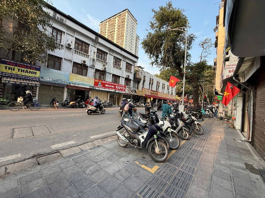 Bán nhà Nguyễn Công Trứ - diện tích 12m2 2 tầng - Nhà đẹp long lanh - giá 4,25 tỷ