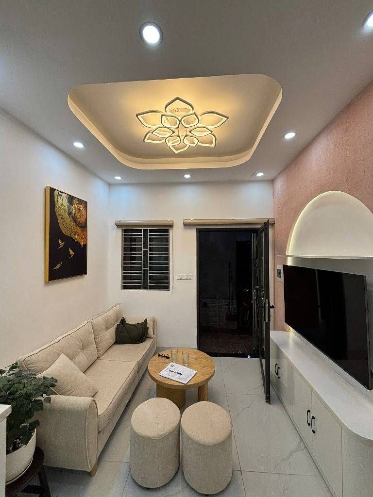 Bán nhà Nguyễn Công Trứ - diện tích 12m2 2 tầng - Nhà đẹp long lanh - giá 4,25 tỷ