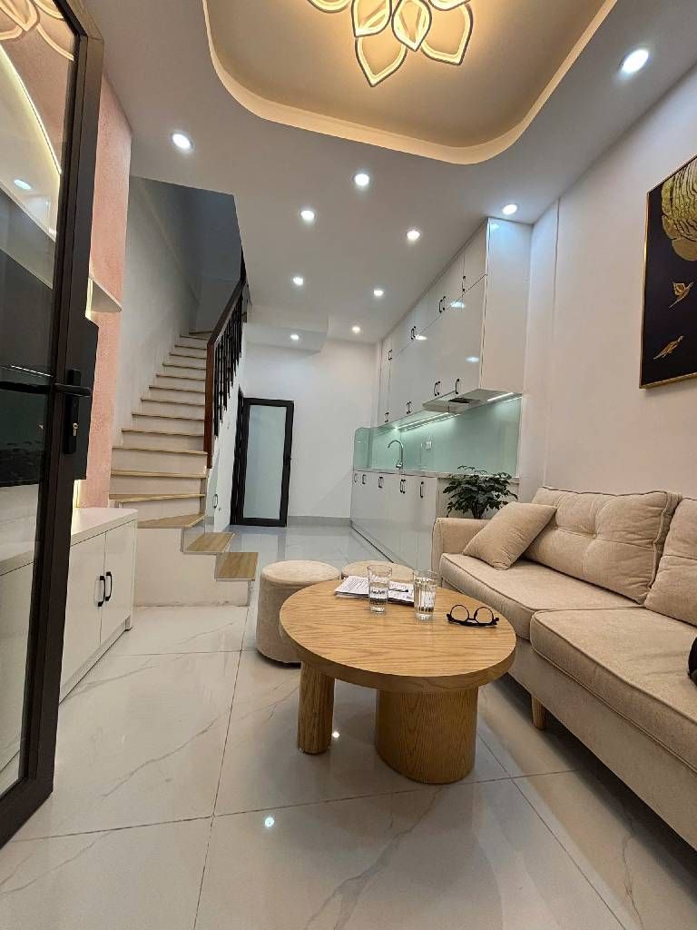 Bán nhà Nguyễn Công Trứ - diện tích 12m2 2 tầng - Nhà đẹp long lanh - giá 4,25 tỷ