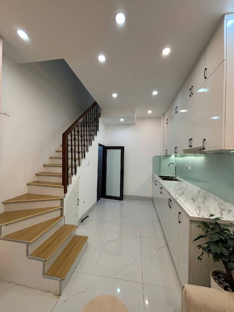 Bán nhà Nguyễn Công Trứ - diện tích 12m2 2 tầng - Nhà đẹp long lanh - giá 4,25 tỷ