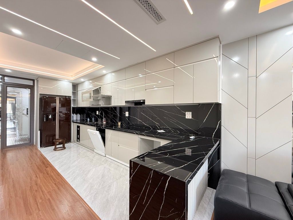 Bán nhà Tam Trinh - diện tích 60.9m2 6 tầng - Ô TÔ TRÁNH - giá 23,6 tỷ