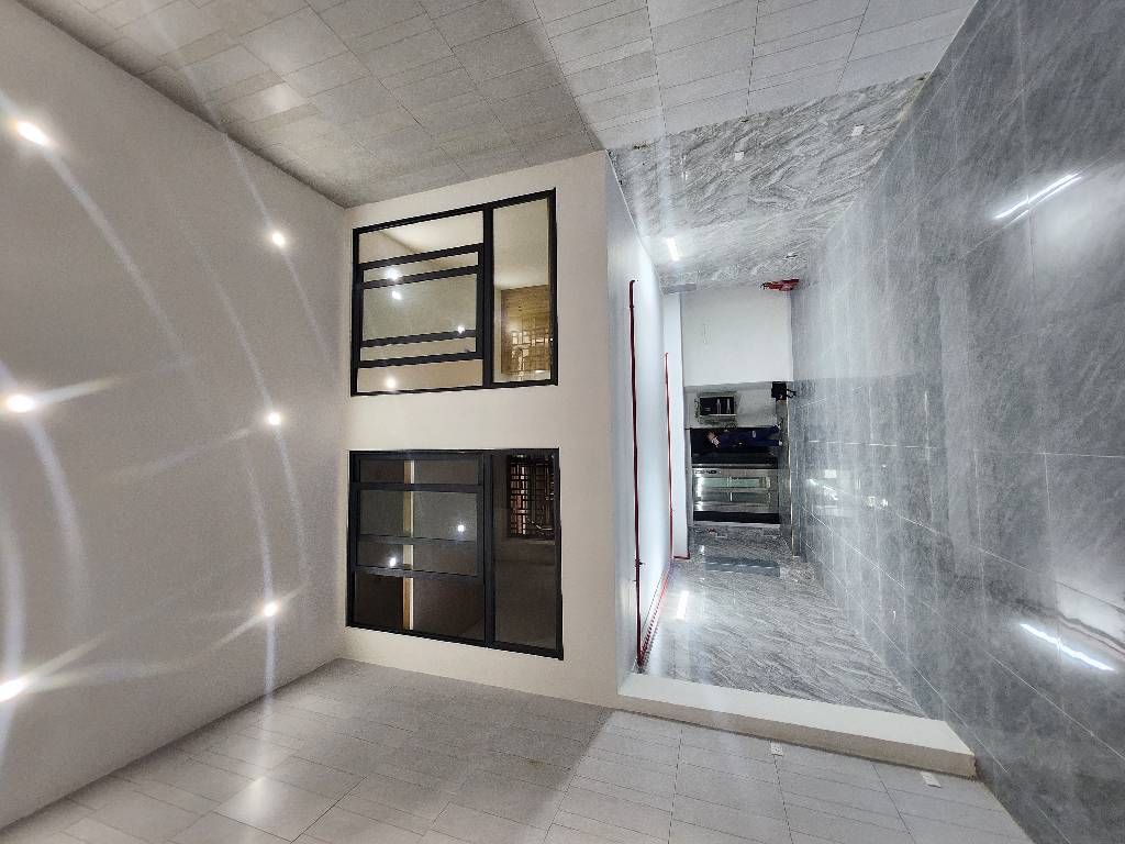 Bán nhà Bùi Xương Trạch - diện tích 83.2m2 7 tầng - Ô TÔ vào nhà - giá 21,5 tỷ