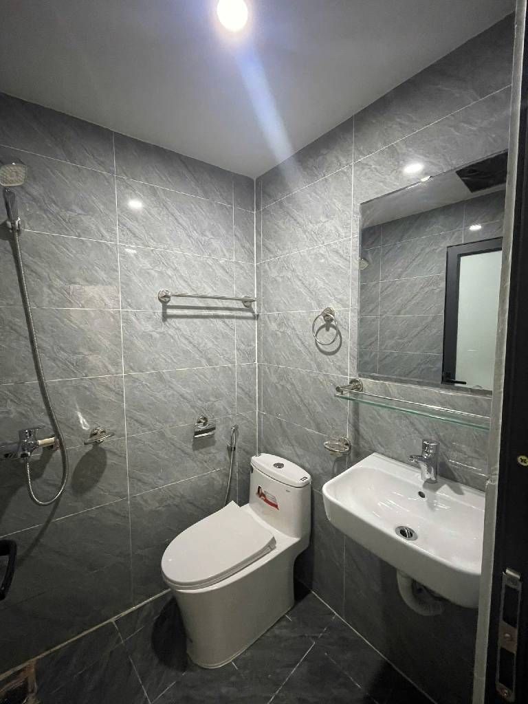 Bán nhà Bùi Xương Trạch - diện tích 83.2m2 7 tầng - Ô TÔ vào nhà - giá 21,5 tỷ