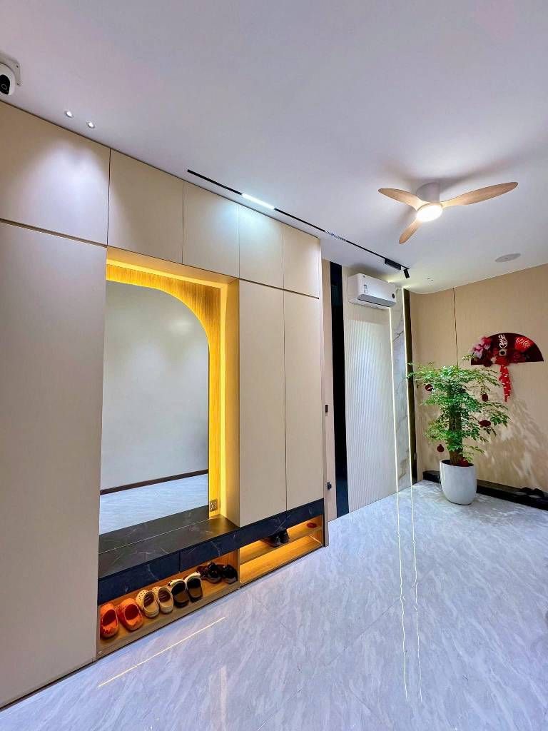 Bán nhà Giải Phóng - diện tích 43.6m2 5 tầng - Ô tô 7 chỗ đỗ cửa - giá 18,2 tỷ