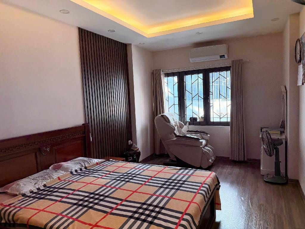 Bán nhà Tân Mai - diện tích 73m2 4 tầng - Ngõ Ô Tô - giá 22,5 tỷ