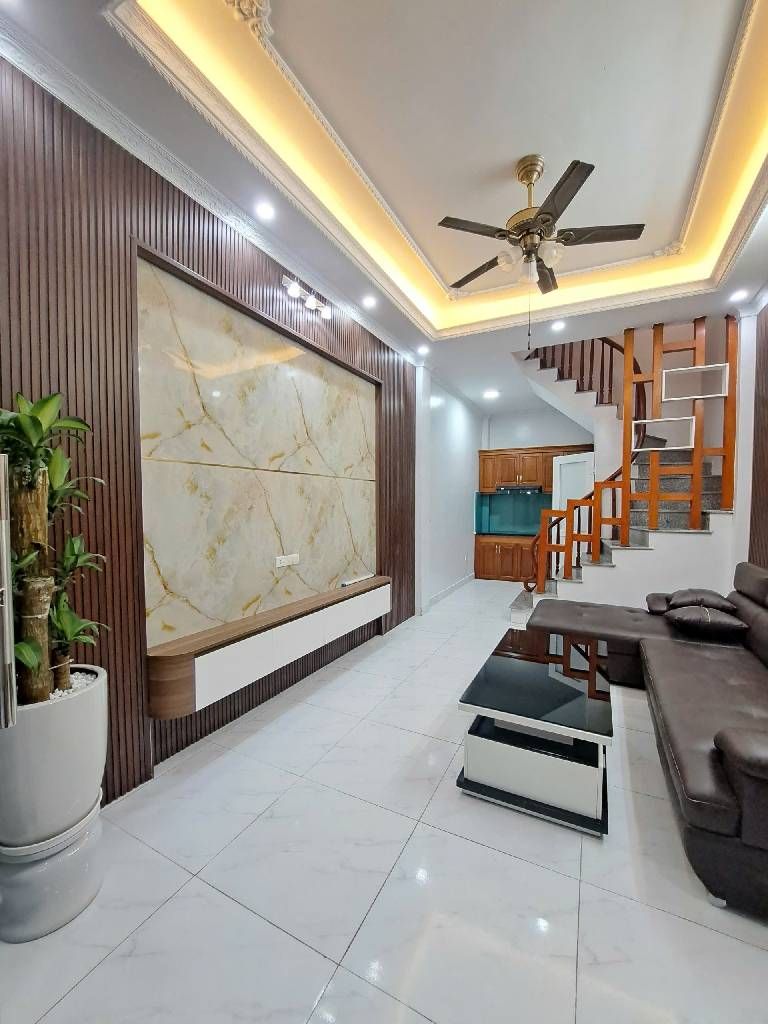 Bán nhà Thanh Đàm - diện tích 38m2 5 tầng - Ô tô đỗ cổng - giá 7,5 tỷ