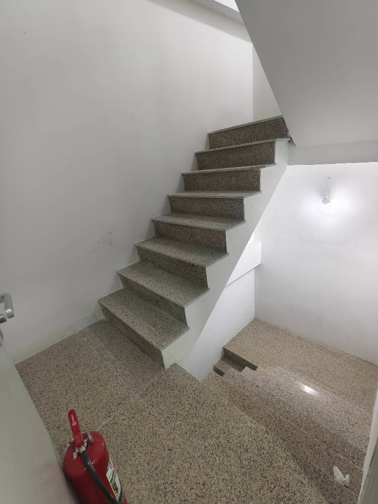 Bán nhà Đông Tác - diện tích 35m2 1 tầng - thang máy - giá 1,8 tỷ