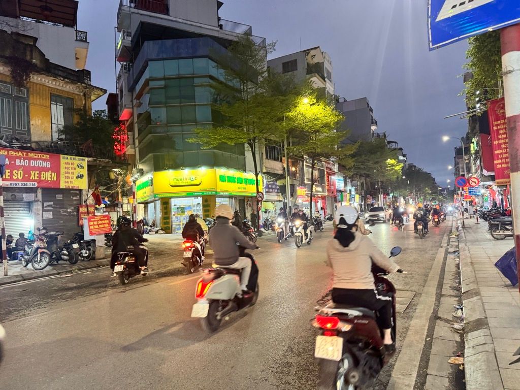 Bán nhà Khâm Thiên - diện tích 36m2 2 tầng - Mặt phố kinh doanh sầm uất - giá 17 tỷ