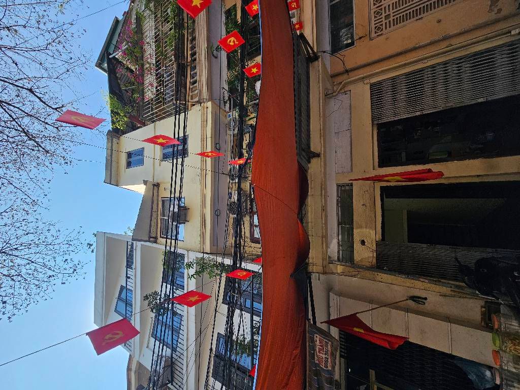 Bán nhà Lĩnh Nam - diện tích 18m2 3 tầng - NGÕ PHÂN LÔ Ô TÔ VỈA HÈ - giá 5,2 tỷ