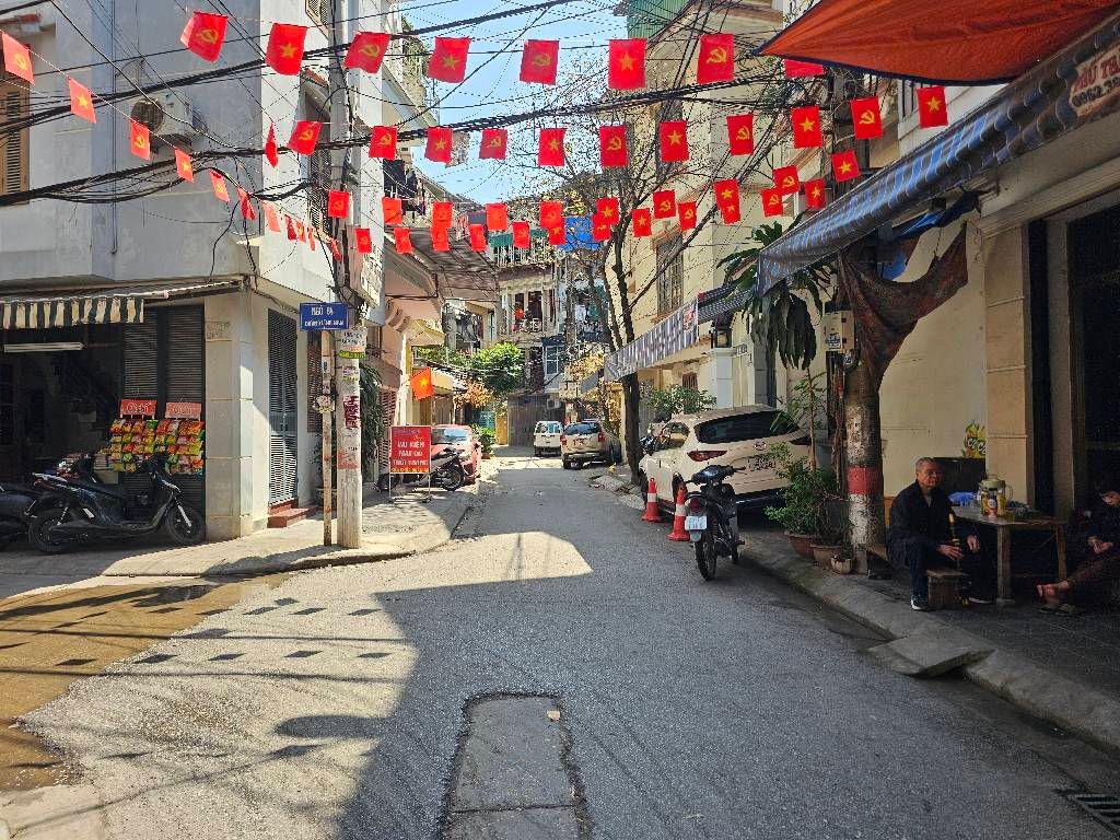 Bán nhà Lĩnh Nam - diện tích 18m2 3 tầng - NGÕ PHÂN LÔ Ô TÔ VỈA HÈ - giá 5,2 tỷ