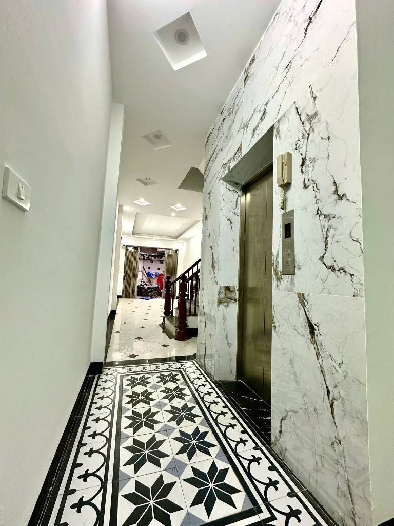 Bán nhà Tân Mai - diện tích 65.4m2 5 tầng - Ô TÔ TRÁNH 10M - THANG MÁY - giá 18,8 tỷ