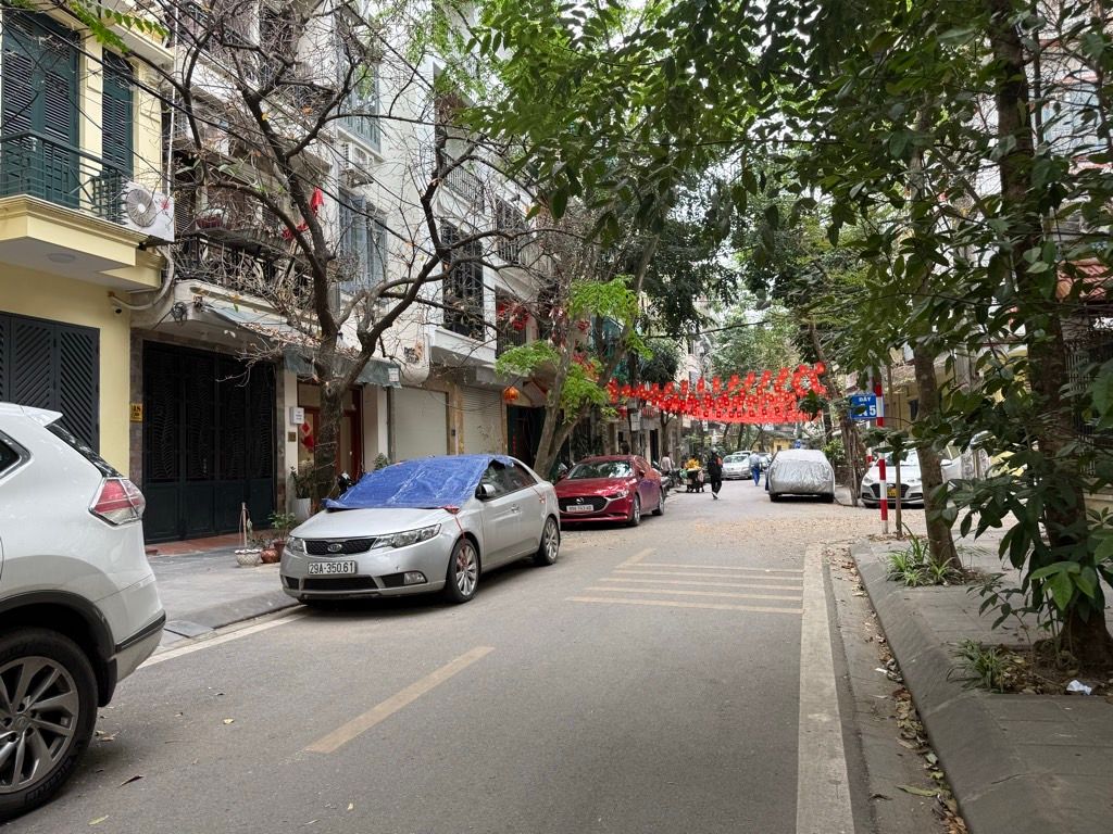 Bán nhà Đầm Trấu - diện tích 46,7m2 5 tầng - PHÂN LÔ - VỈA HÈ - KINH DOANH - giá 19,6 tỷ