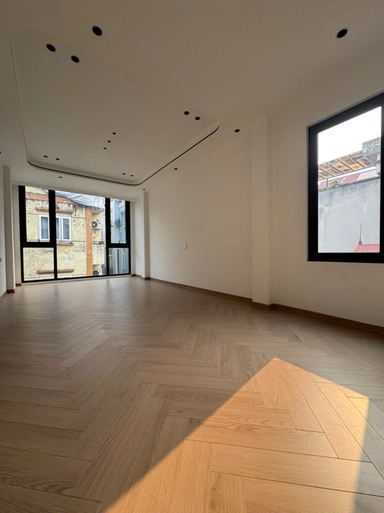 Bán nhà Ngọc Hồi - diện tích 41,5m2 5 tầng - Ô tô tránh - giá 13,98 tỷ