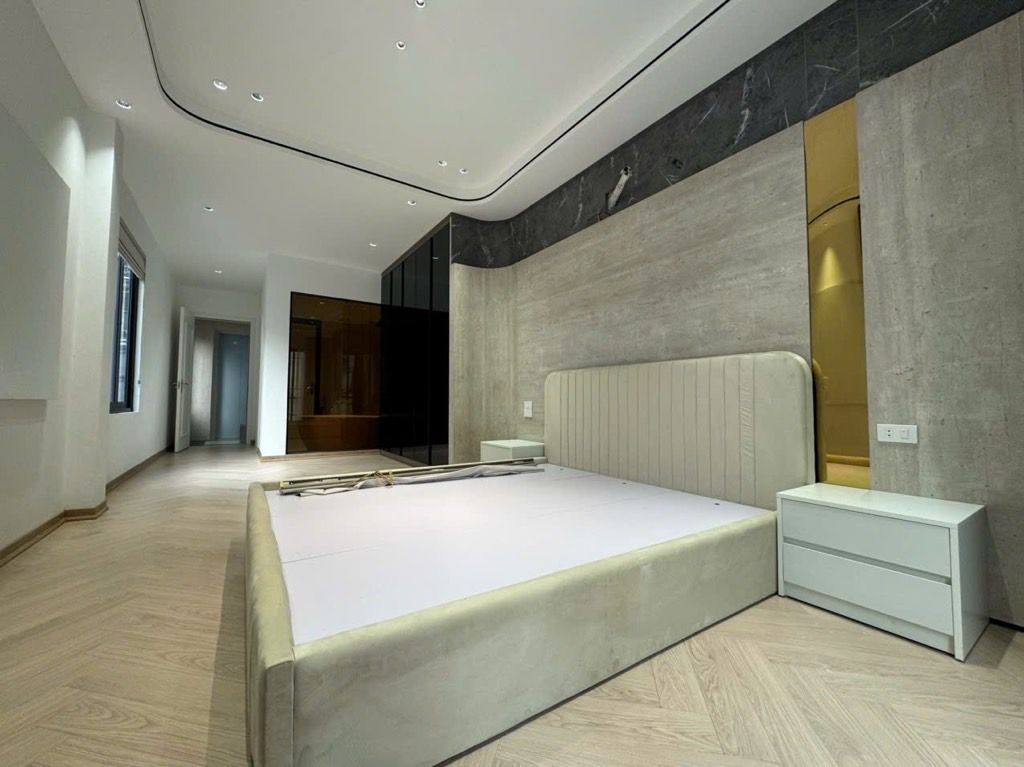 Bán nhà Ngọc Hồi - diện tích 41,5m2 5 tầng - Ô tô tránh - giá 13,98 tỷ