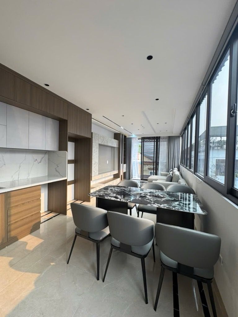 Bán nhà Ngọc Hồi - diện tích 41,5m2 5 tầng - Ô tô tránh - giá 13,98 tỷ