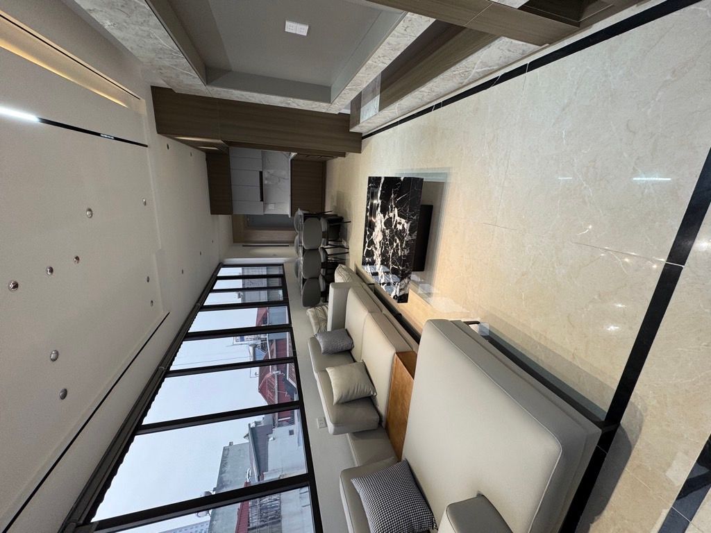 Bán nhà Ngọc Hồi - diện tích 41,5m2 5 tầng - Ô tô tránh - giá 13,98 tỷ