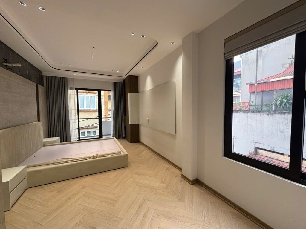 Bán nhà Ngọc Hồi - diện tích 41,5m2 5 tầng - Ô tô tránh - giá 13,98 tỷ