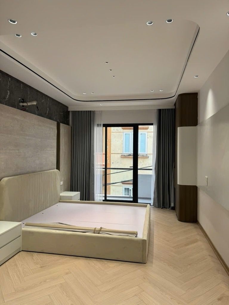 Bán nhà Ngọc Hồi - diện tích 41,5m2 5 tầng - Ô tô tránh - giá 13,98 tỷ