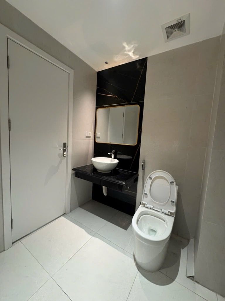 Bán nhà Ngọc Hồi - diện tích 41,5m2 5 tầng - Ô tô tránh - giá 13,98 tỷ