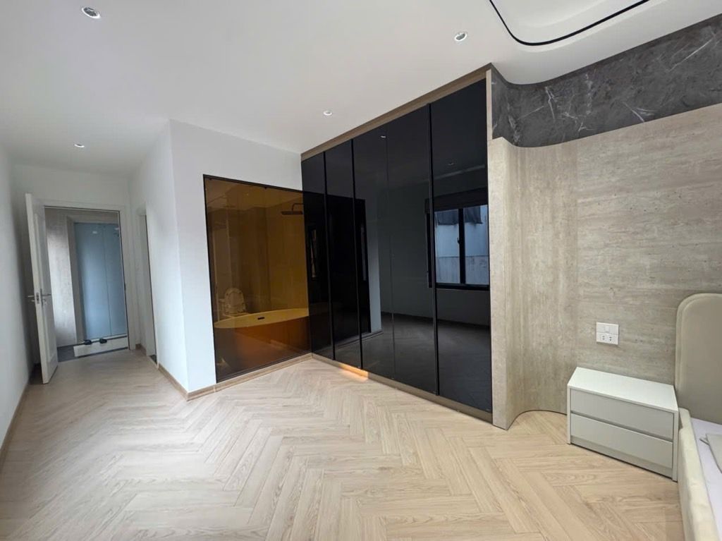 Bán nhà Ngọc Hồi - diện tích 41,5m2 5 tầng - Ô tô tránh - giá 13,98 tỷ