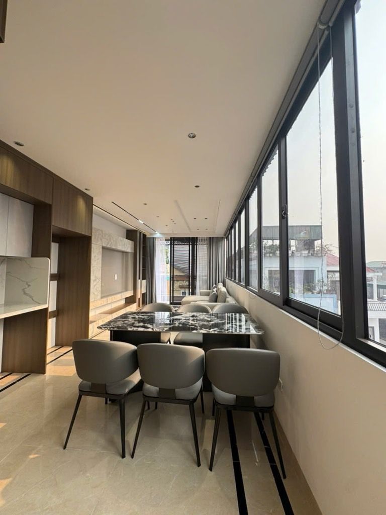 Bán nhà Ngọc Hồi - diện tích 41,5m2 5 tầng - Ô tô tránh - giá 13,98 tỷ