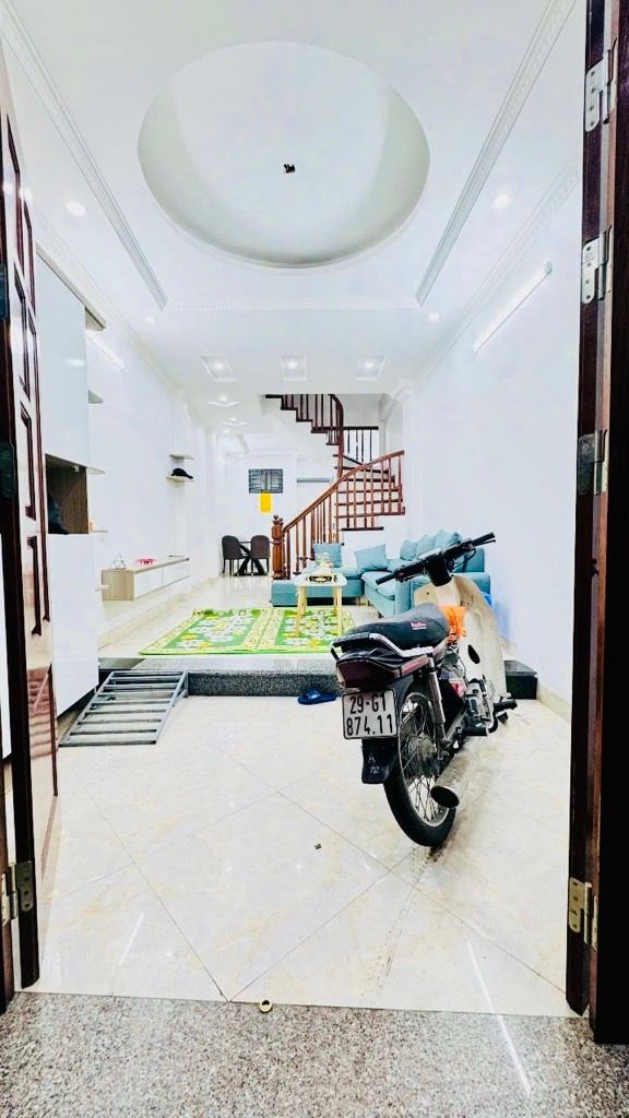 Bán nhà Lĩnh Nam - diện tích 40,5m2 5 tầng - Nhà mới căn góc - giá 10,9 tỷ