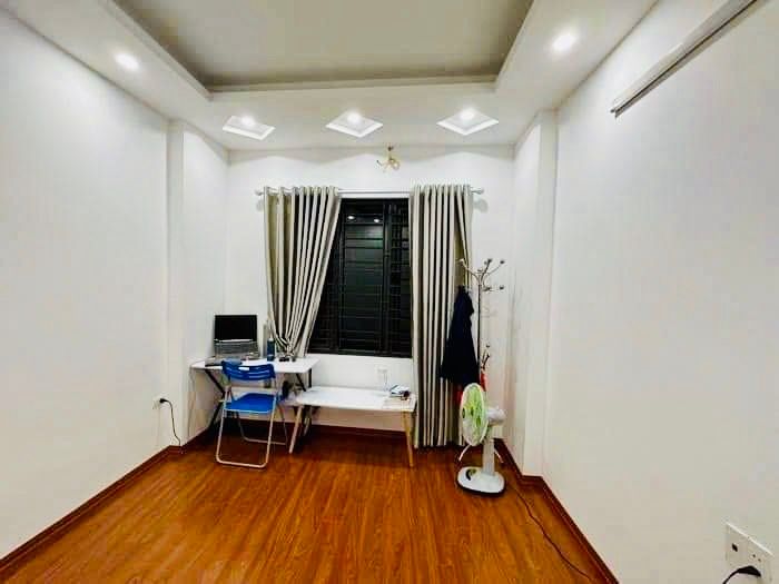 Bán nhà Lĩnh Nam - diện tích 40,5m2 5 tầng - Nhà mới căn góc - giá 10,9 tỷ