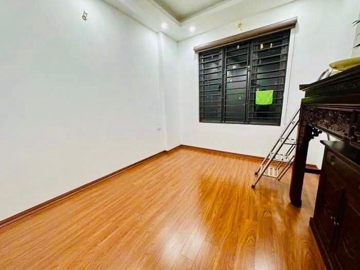 Bán nhà Lĩnh Nam - diện tích 40,5m2 5 tầng - Nhà mới căn góc - giá 10,9 tỷ