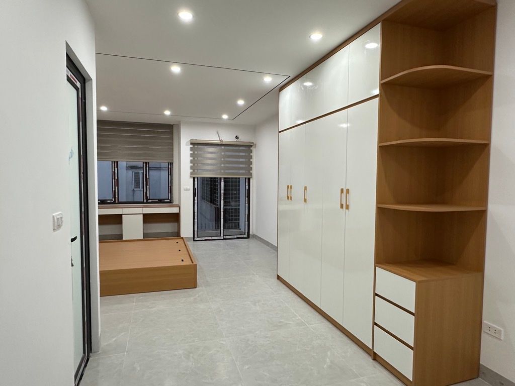 Bán nhà Nguyễn Khoái - diện tích 38m2 4 tầng - ô tô vào nhà - giá 8,3 tỷ