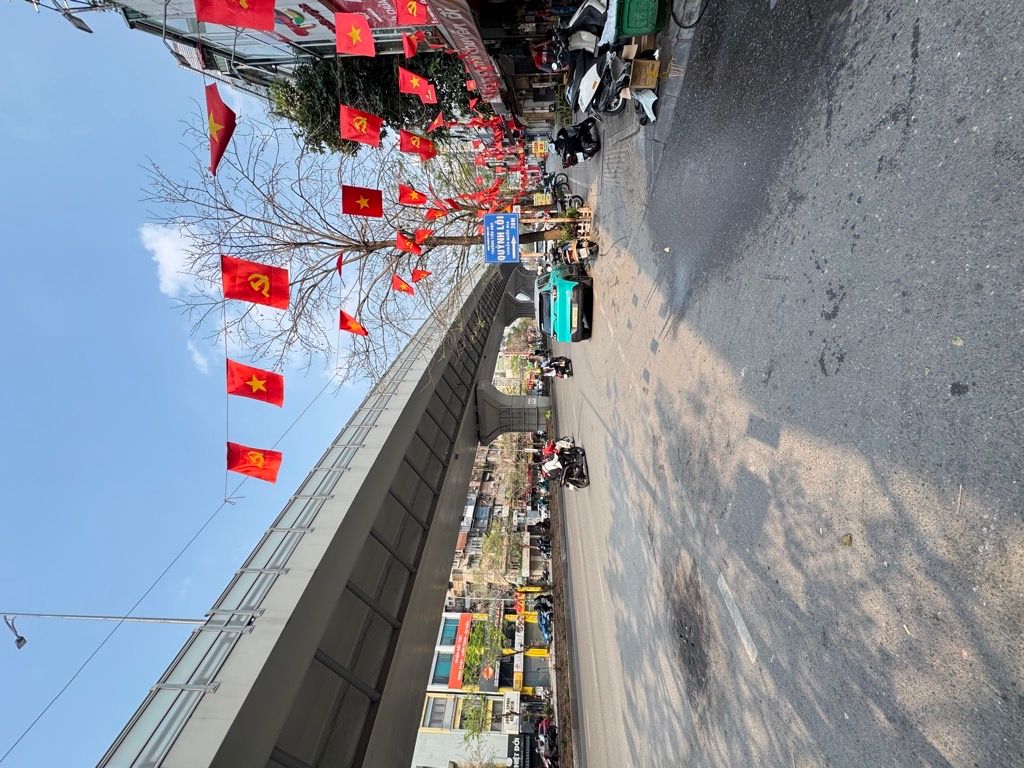 Bán nhà Minh Khai - diện tích 13,4m2 3 tầng - Mặt phố lô góc - giá 10 tỷ