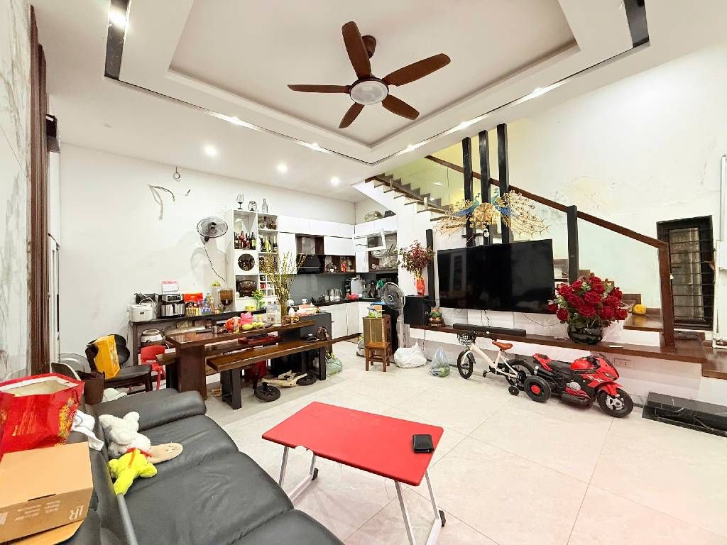 Bán nhà Hoàng Văn Thái - diện tích 64m2 4 tầng - ô tô 20m - giá 13,5 tỷ