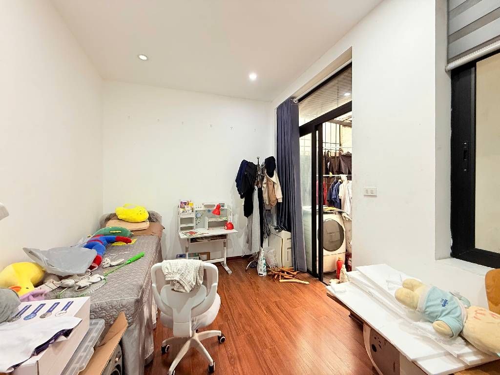 Bán nhà Hoàng Văn Thái - diện tích 64m2 4 tầng - ô tô 20m - giá 13,5 tỷ