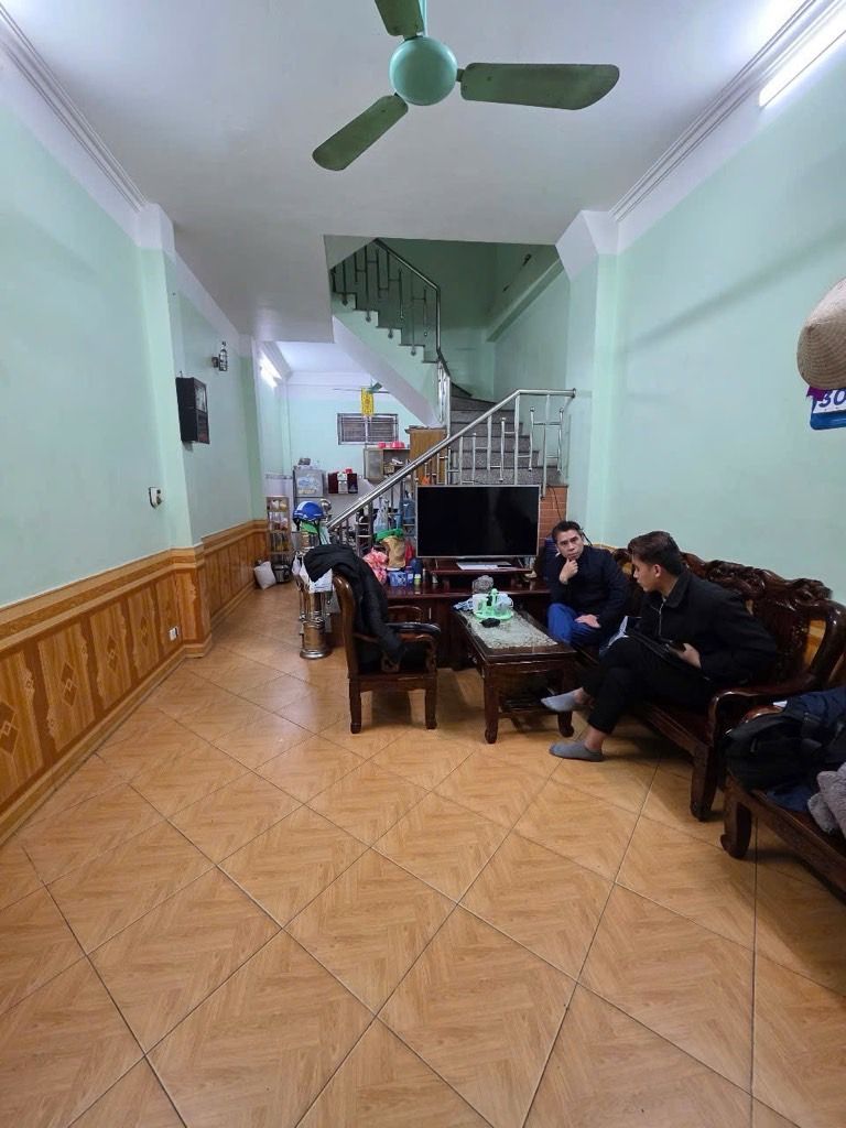 Bán nhà Nguyễn Khoái - diện tích 36m2 4 tầng - ô tô đỗ cửa - giá 6,7 tỷ