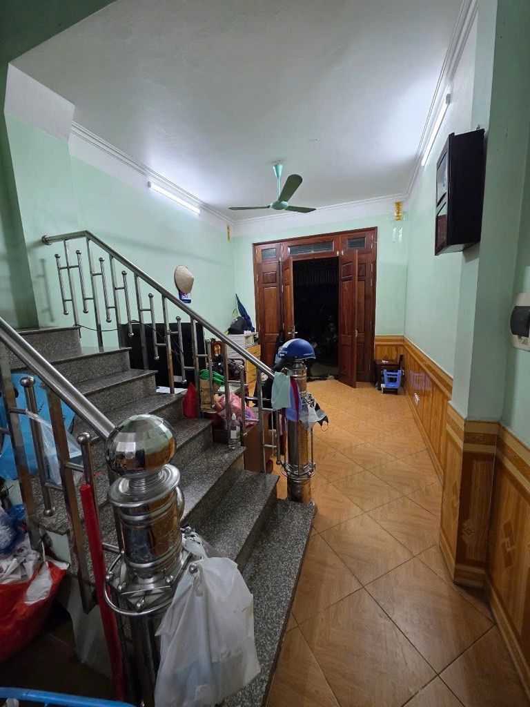 Bán nhà Nguyễn Khoái - diện tích 36m2 4 tầng - ô tô đỗ cửa - giá 6,7 tỷ