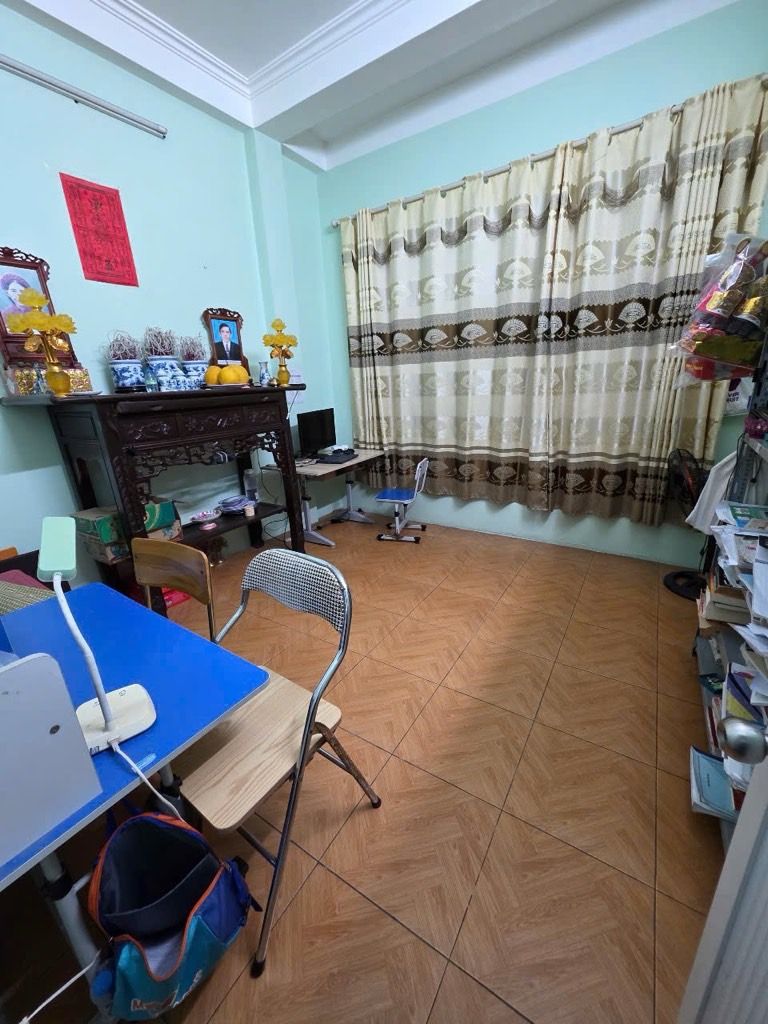 Bán nhà Nguyễn Khoái - diện tích 36m2 4 tầng - ô tô đỗ cửa - giá 6,7 tỷ