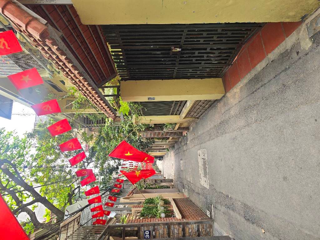 Bán nhà Lương Thế Vinh - diện tích 76m2 3 tầng - Ô tô đỗ cửa - giá 21 tỷ