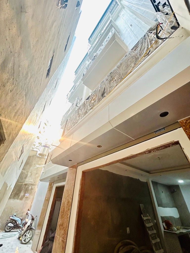 Bán nhà Nguyễn Khoái - diện tích 30m2 5 tầng - Phân lô, nhà mới - giá 5,2 tỷ