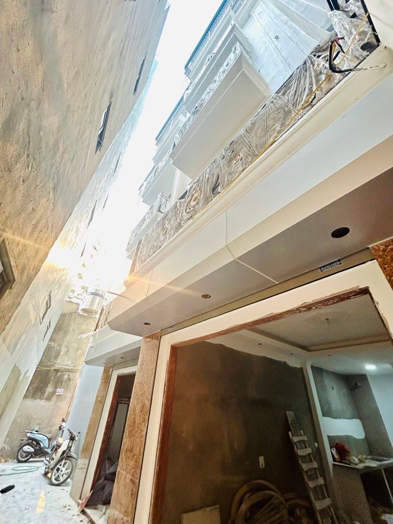 Bán nhà Nguyễn Khoái - diện tích 30m2 5 tầng - Phân lô, nhà mới - giá 5,2 tỷ