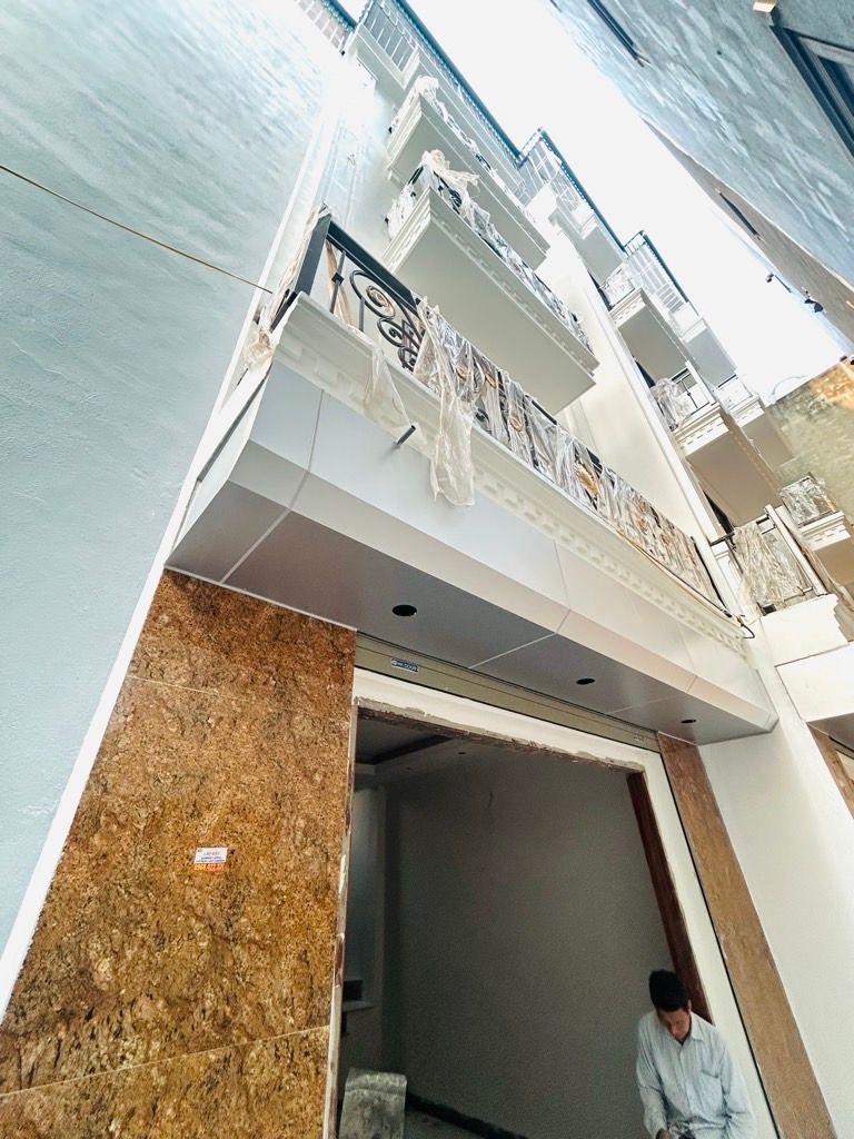 Bán nhà Nguyễn Khoái - diện tích 30m2 5 tầng - Phân lô, nhà mới - giá 5,2 tỷ