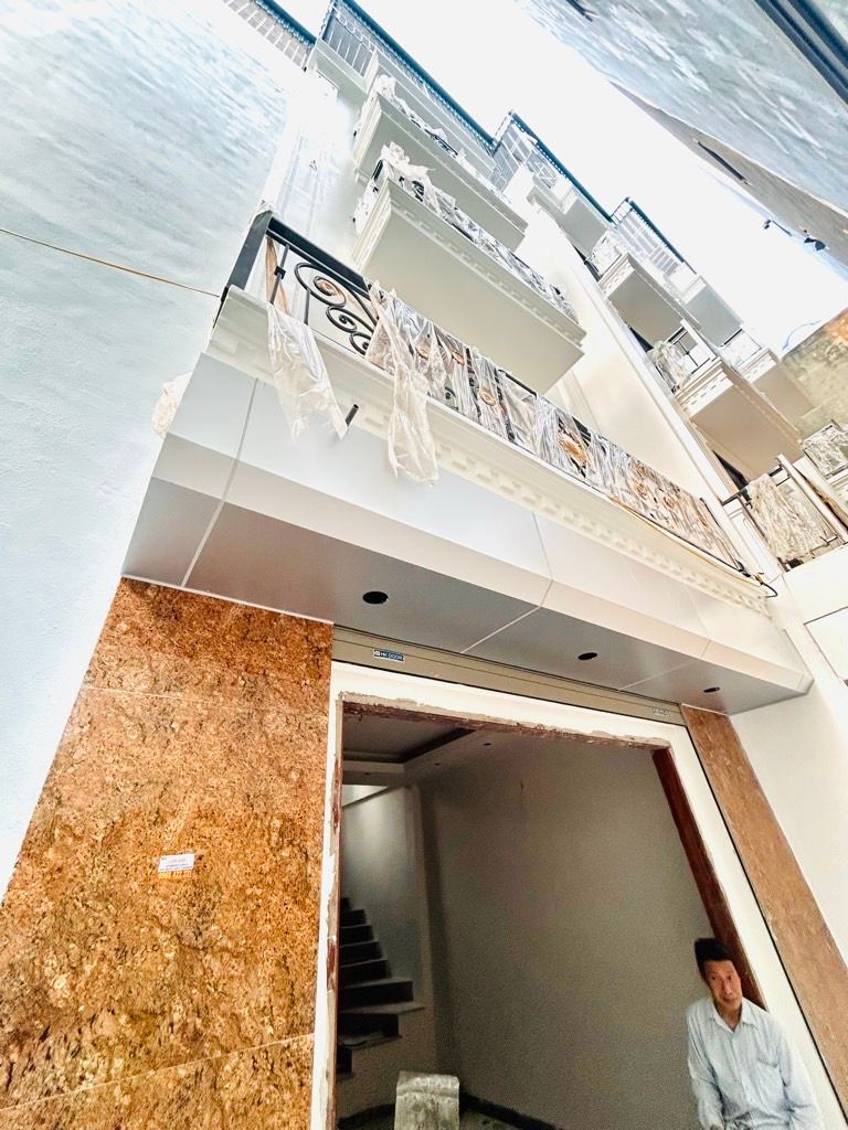 Bán nhà Nguyễn Khoái - diện tích 30m2 5 tầng - Phân lô, nhà mới - giá 5,2 tỷ