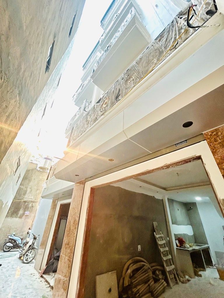 Bán nhà Nguyễn Khoái - diện tích 30m2 5 tầng - gần phố - giá 5,2 tỷ