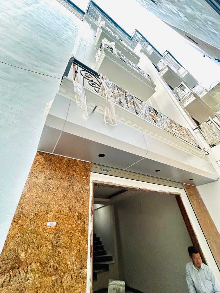 Bán nhà Nguyễn Khoái - diện tích 30m2 5 tầng - gần phố - giá 5,2 tỷ