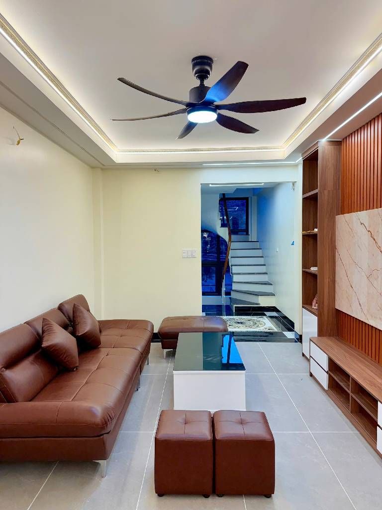 Bán nhà Đường Láng - diện tích 45.2m2 7 tầng - Ô TÔ VÀO NHÀ - giá 19,5 tỷ