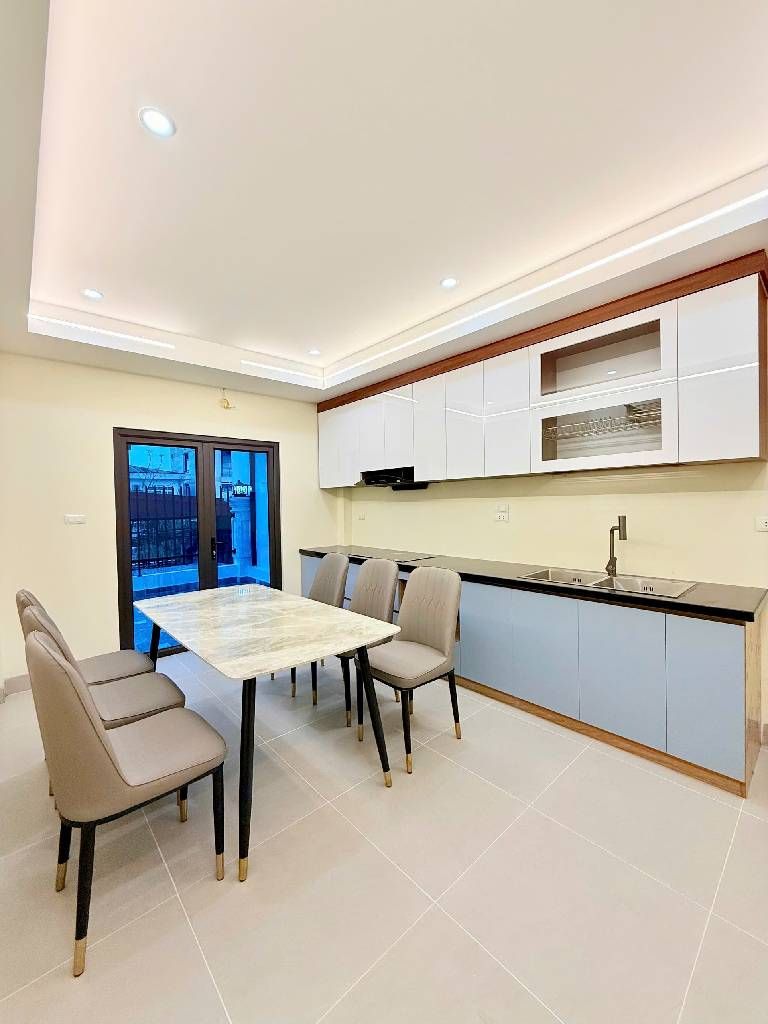 Bán nhà Đường Láng - diện tích 45.2m2 7 tầng - Ô TÔ VÀO NHÀ - giá 19,5 tỷ