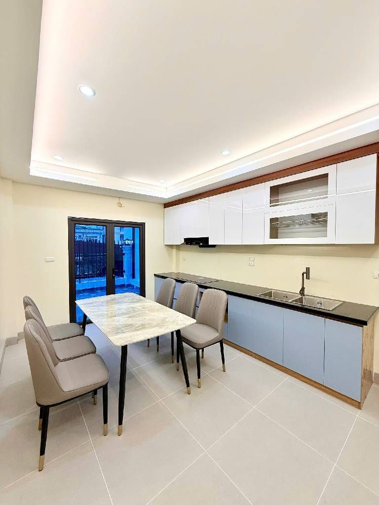 Bán nhà Đường Láng - diện tích 45.2m2 7 tầng - Ô TÔ VÀO NHÀ - giá 19,5 tỷ